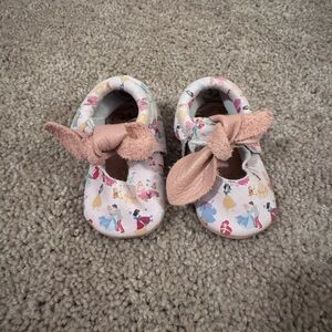 Freshly Picked Princess Print Moccasins with Pink Bow